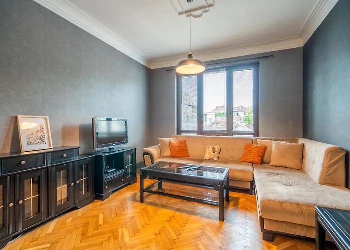 2Bdr Retro Coziness