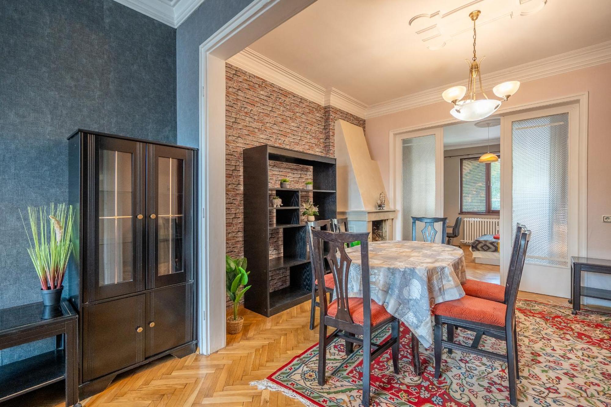 2bdr Retro Coziness *