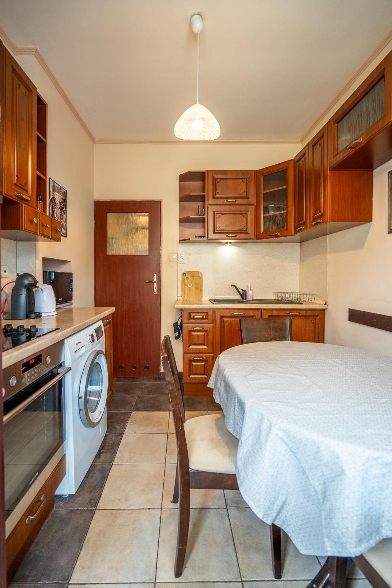 2bdr Retro Coziness