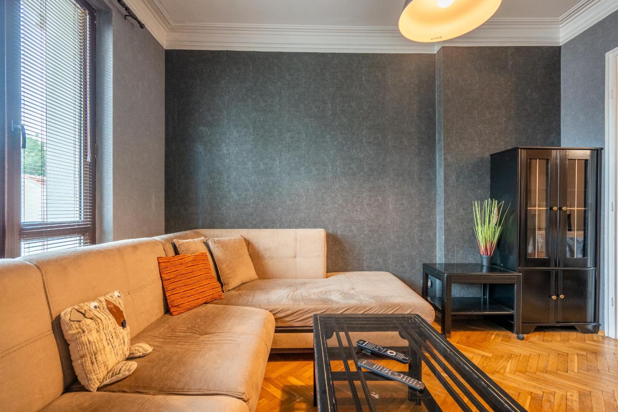2bdr Retro Coziness