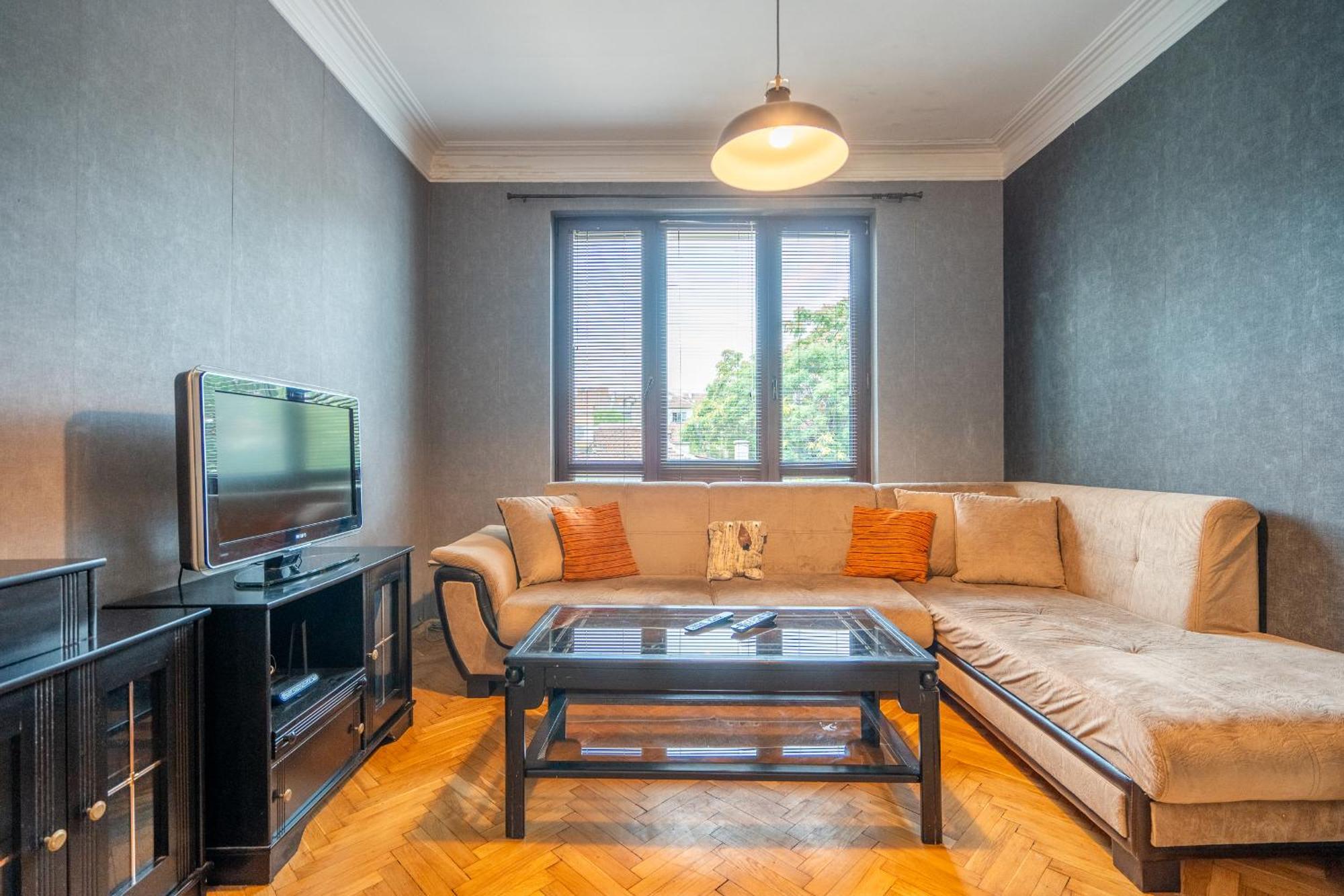 2bdr Retro Coziness * Sofia