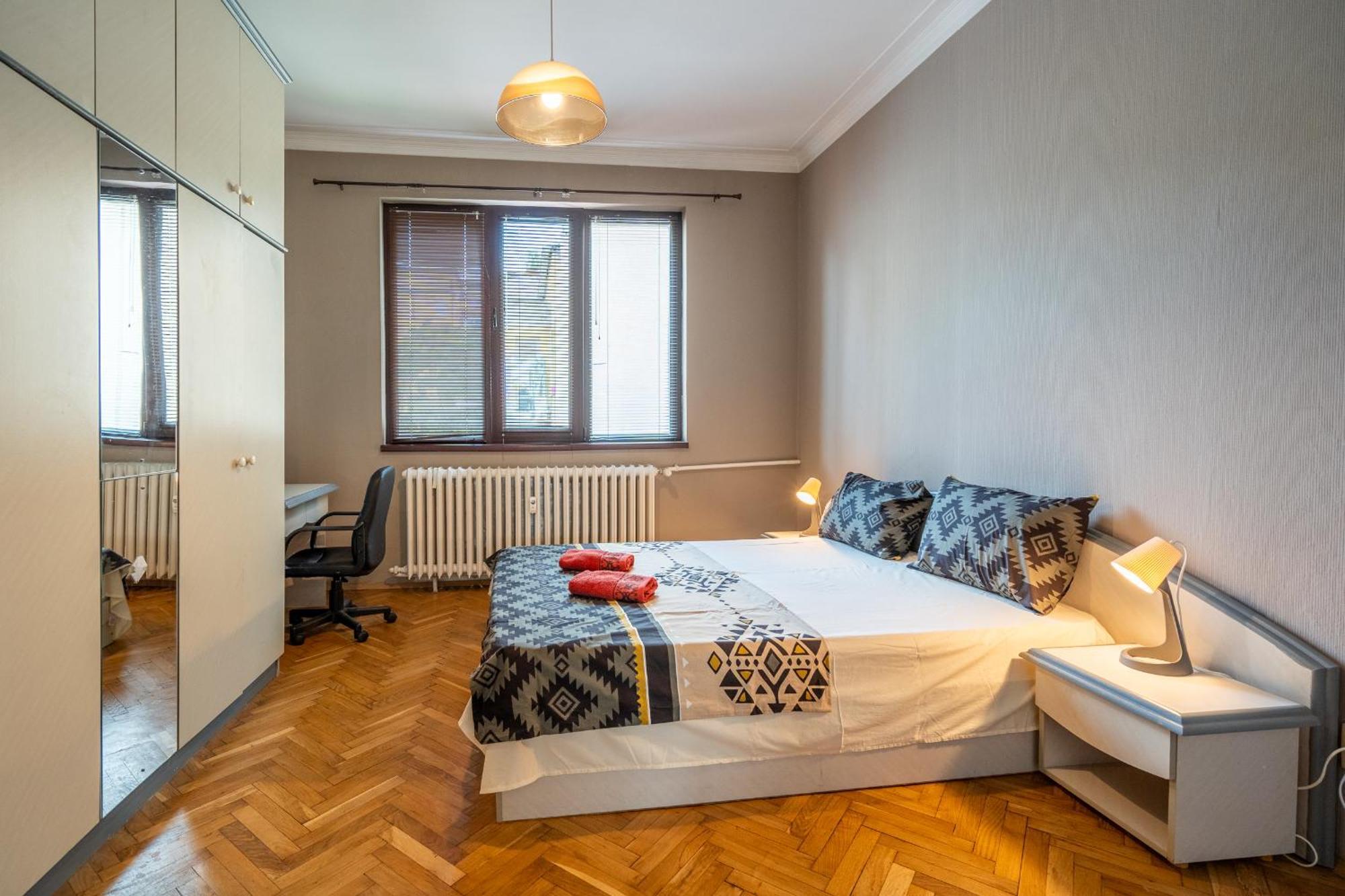2bdr Retro Coziness