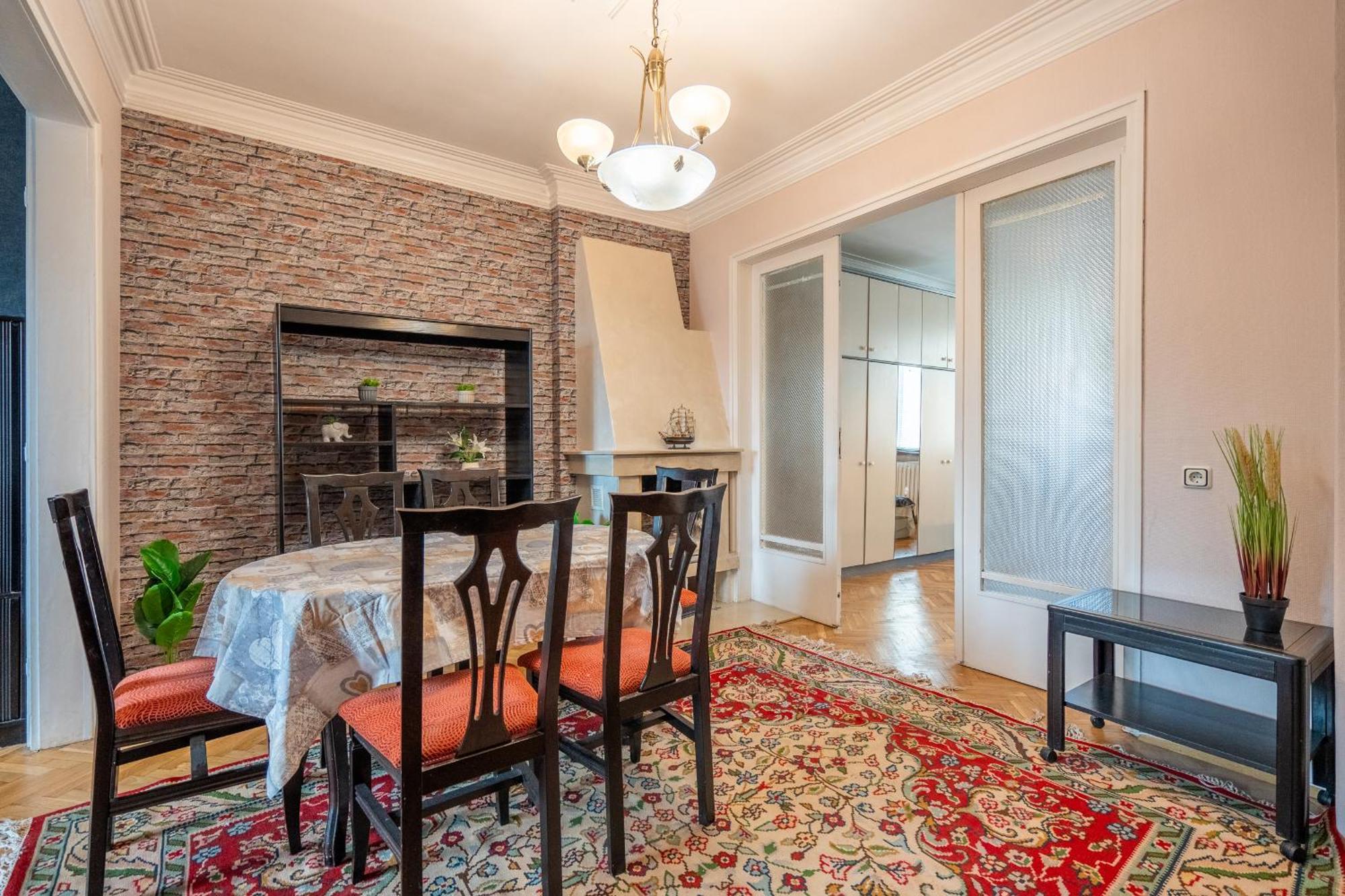 2bdr Retro Coziness *
