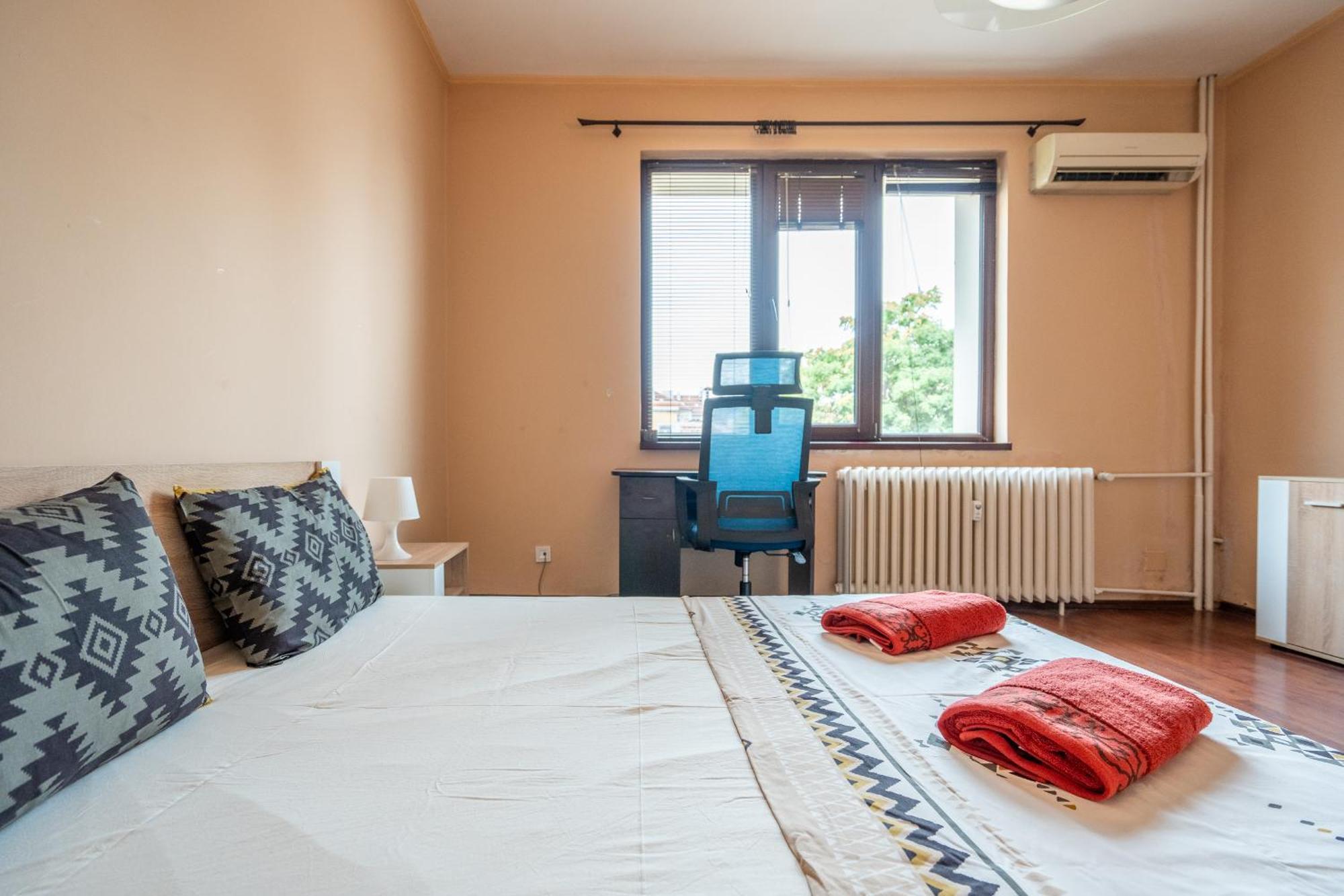 2bdr Retro Coziness