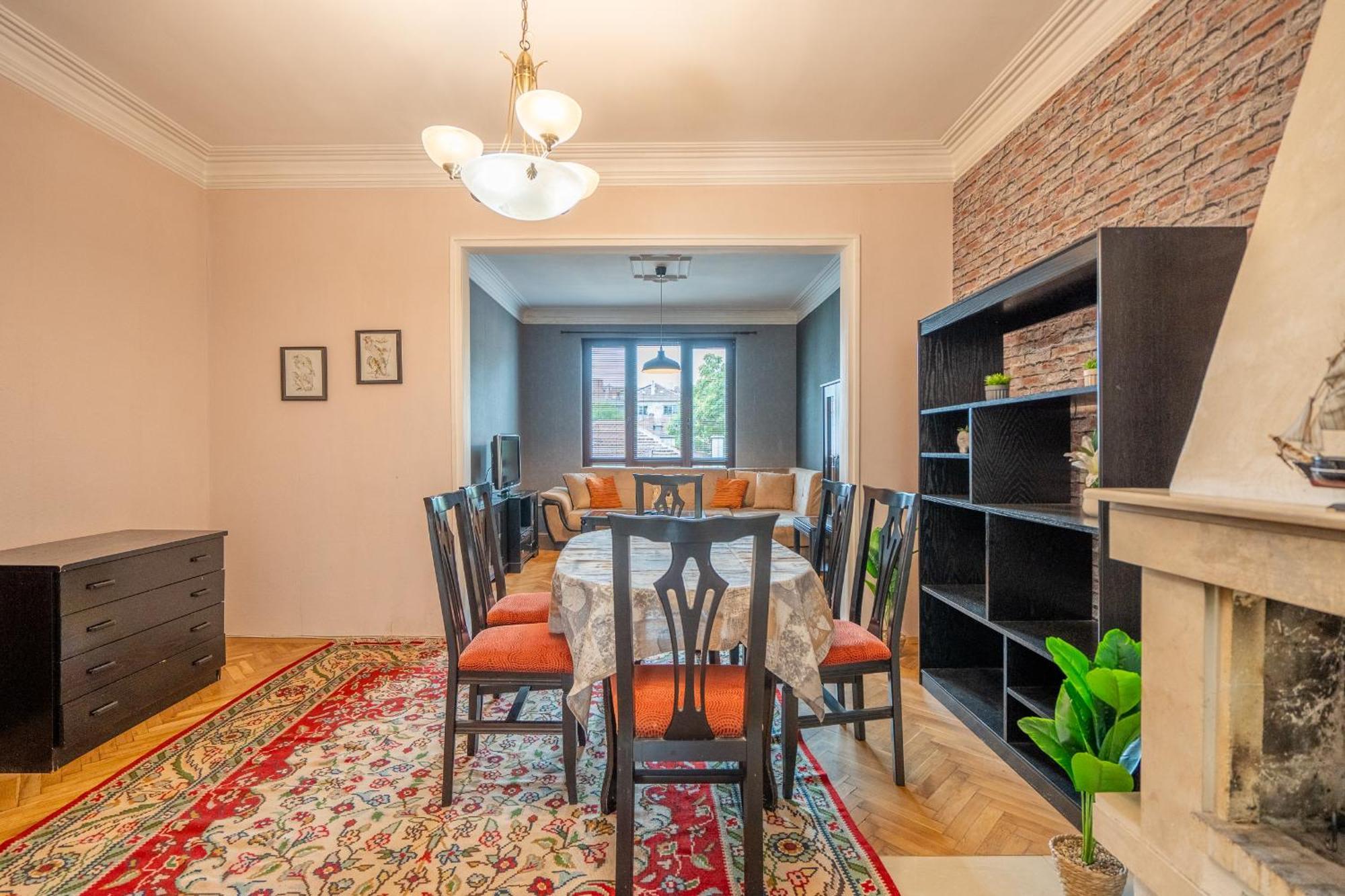 2bdr Retro Coziness Apartment Sofia