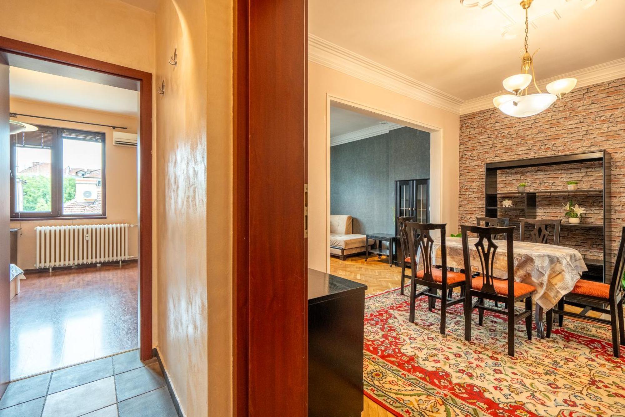 2bdr Retro Coziness